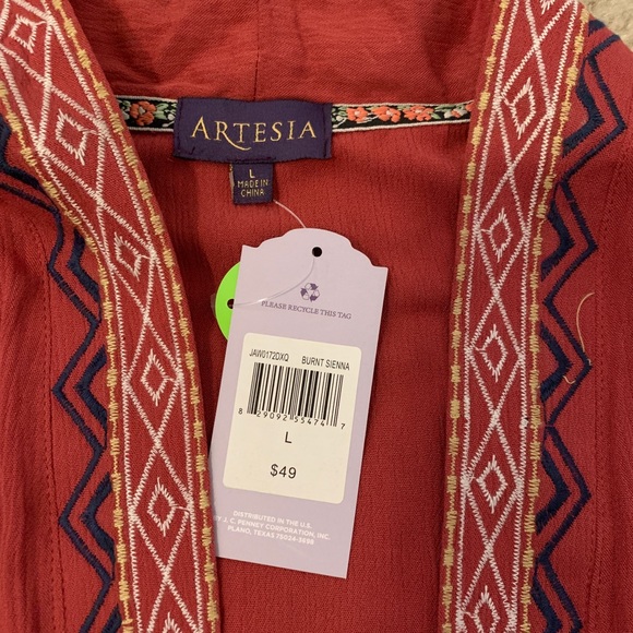 Burnt Orange Shawl w/ Design - Picture 8 of 12